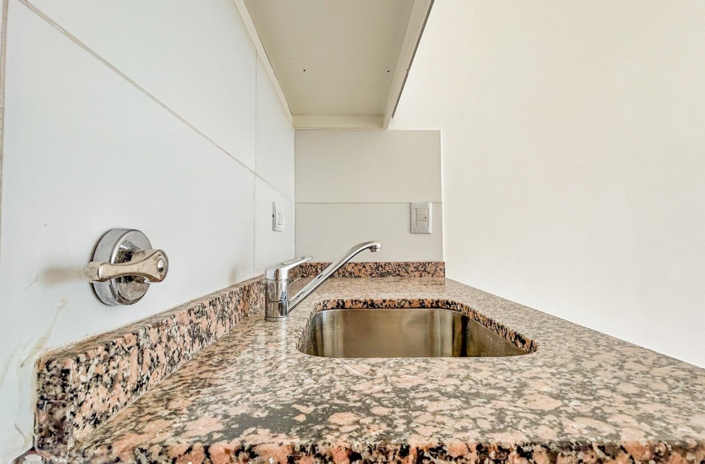 VENTA | DPTO 1 HAB C/COCHERA EN SANTAMARIA 236 | NEUQUEN