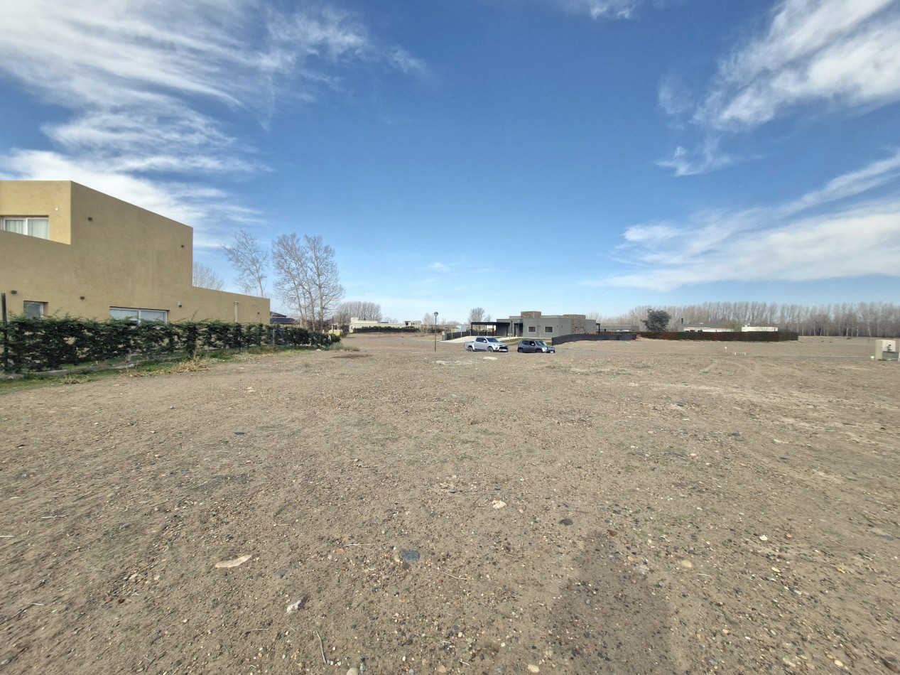 VENTA | TERRENO EN LOS CANALES DE PLOTTIER