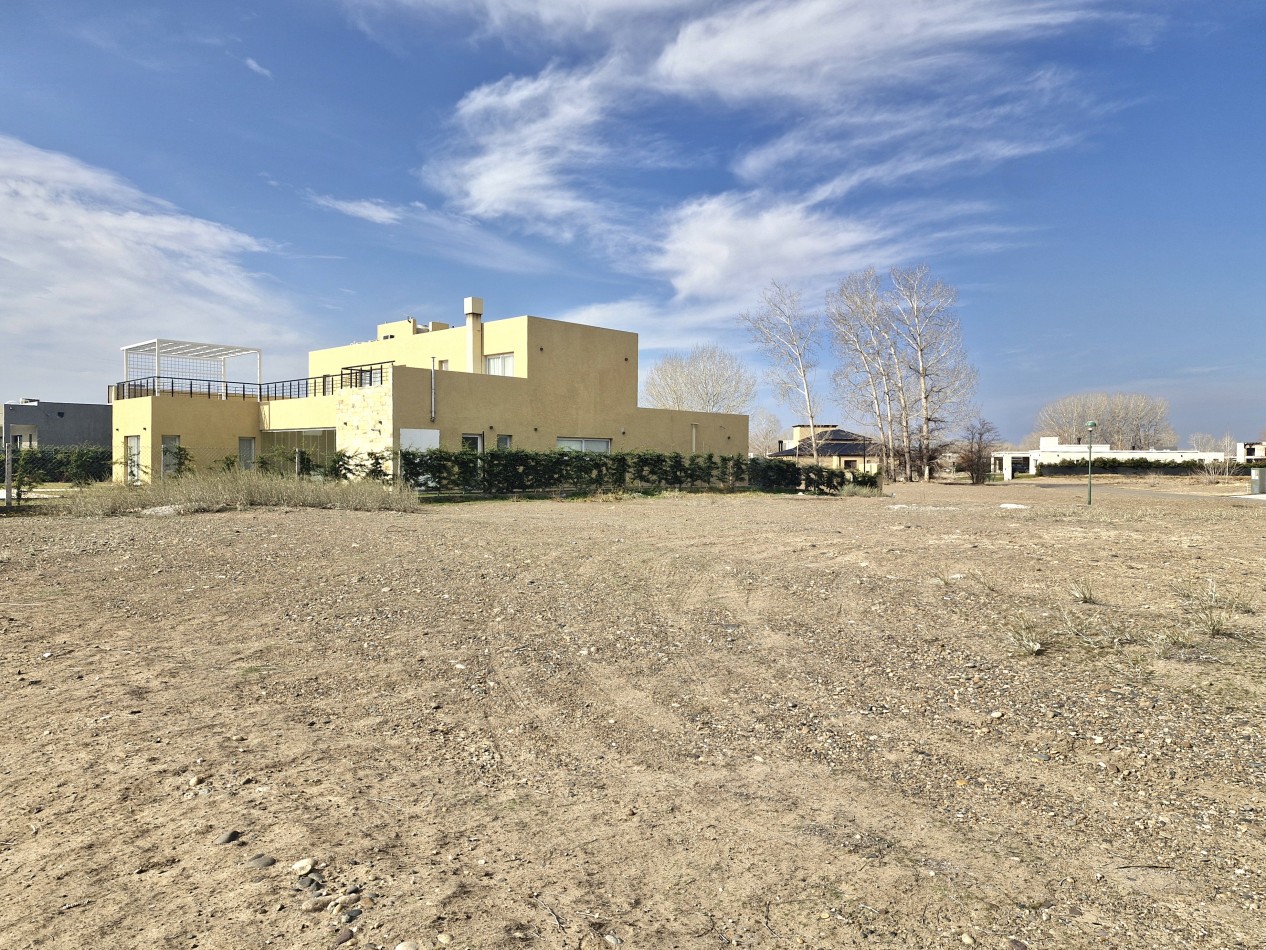 VENTA | TERRENO EN LOS CANALES DE PLOTTIER