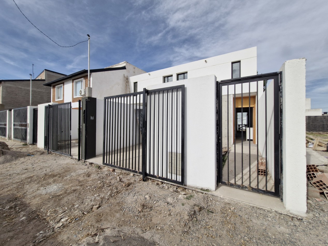 CASA DUPLEX 2 HAB EN B° CINCO SOLES - PLOTTIER