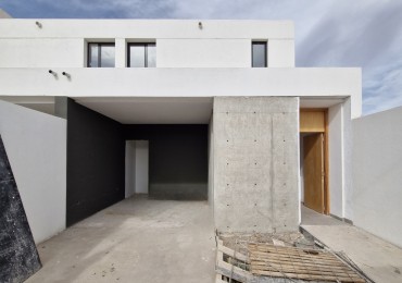 CASA DUPLEX 2 HAB EN B° CINCO SOLES - PLOTTIER